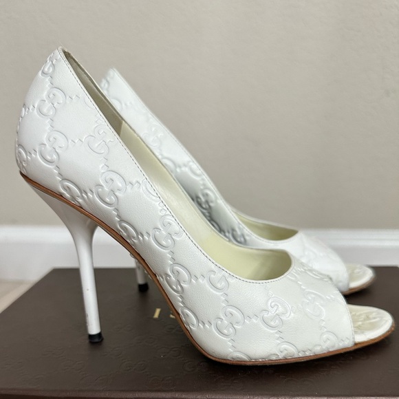 Gucci Guccissima White Embossed Peep-Toe Heels Sz 36.5 - Picture 1 of 12